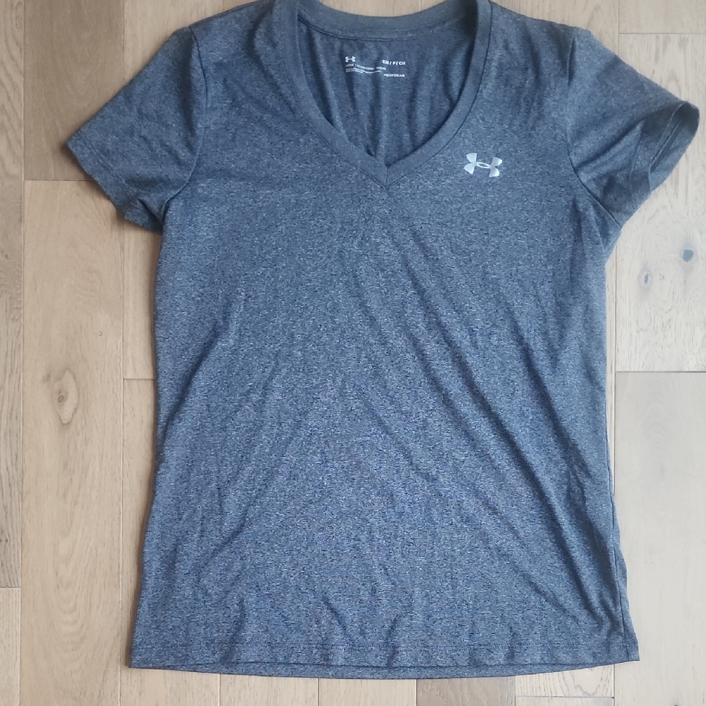 Under Armour Women's Heathered Gray V-Neck Tee